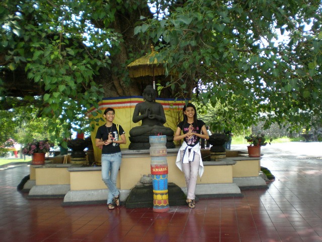 Gaya di Depan Vihara Buddhagaya